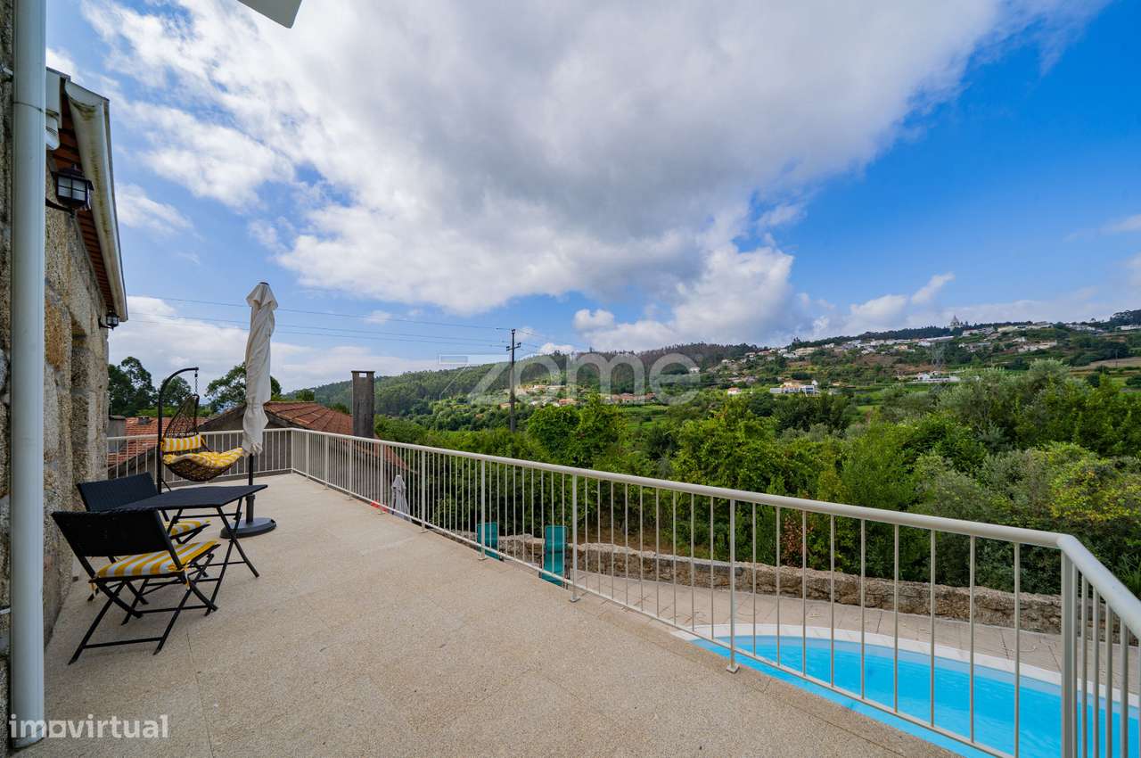 Moradia T5 + 1 com Piscina em Espinho, Braga-30