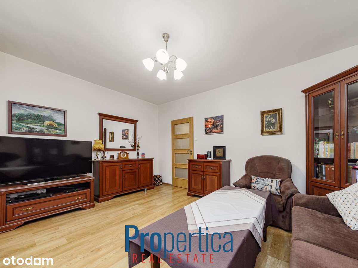 * Ustawne tuż przy wejściu do Metra Imielin * - Pełny obrazek: 4/20