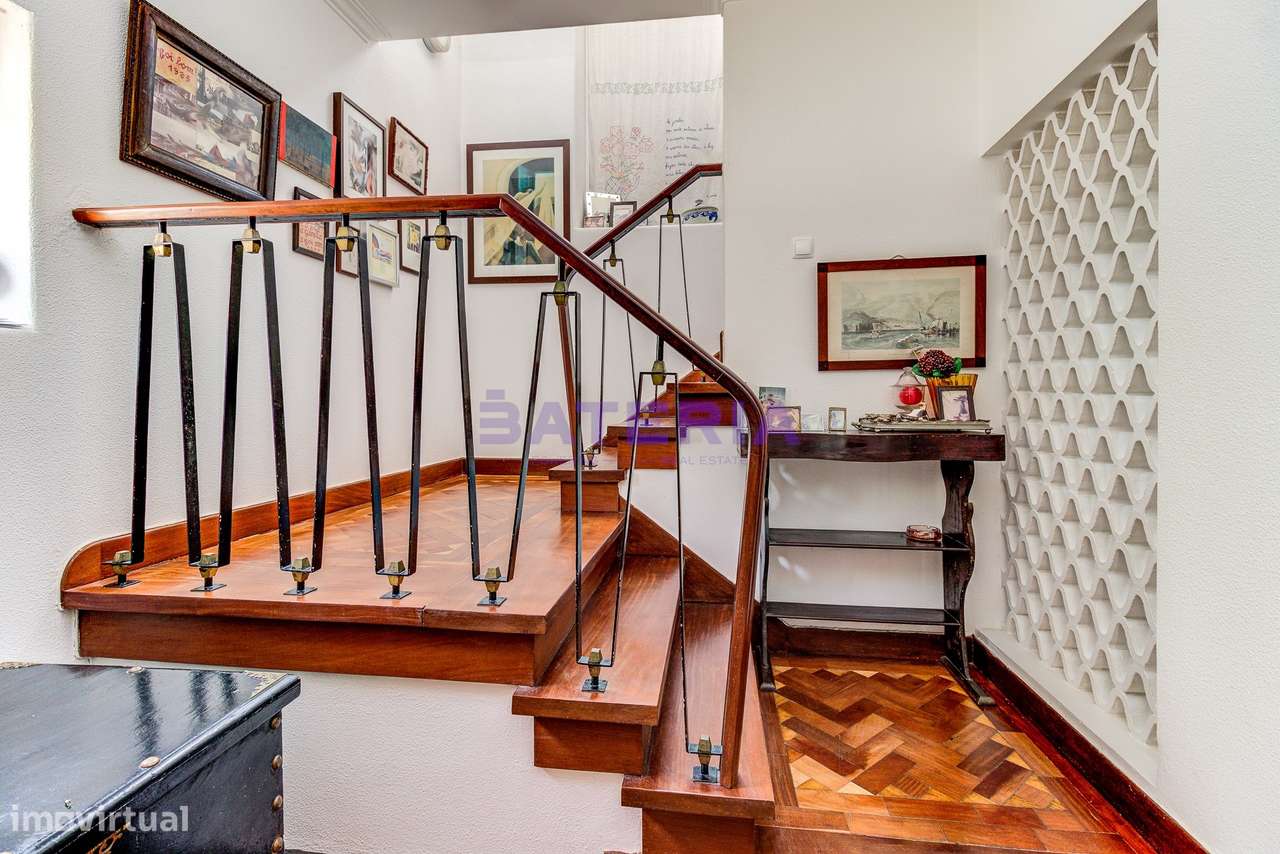 Moradia Independente T5 em Linda-a-Velha-13