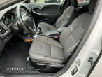 Volvo V40 Cross Country D2 Momentum - 12