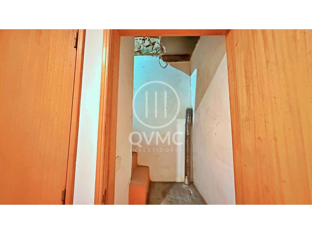 Moradia T2+1 em Mem Martins com logradouro-25