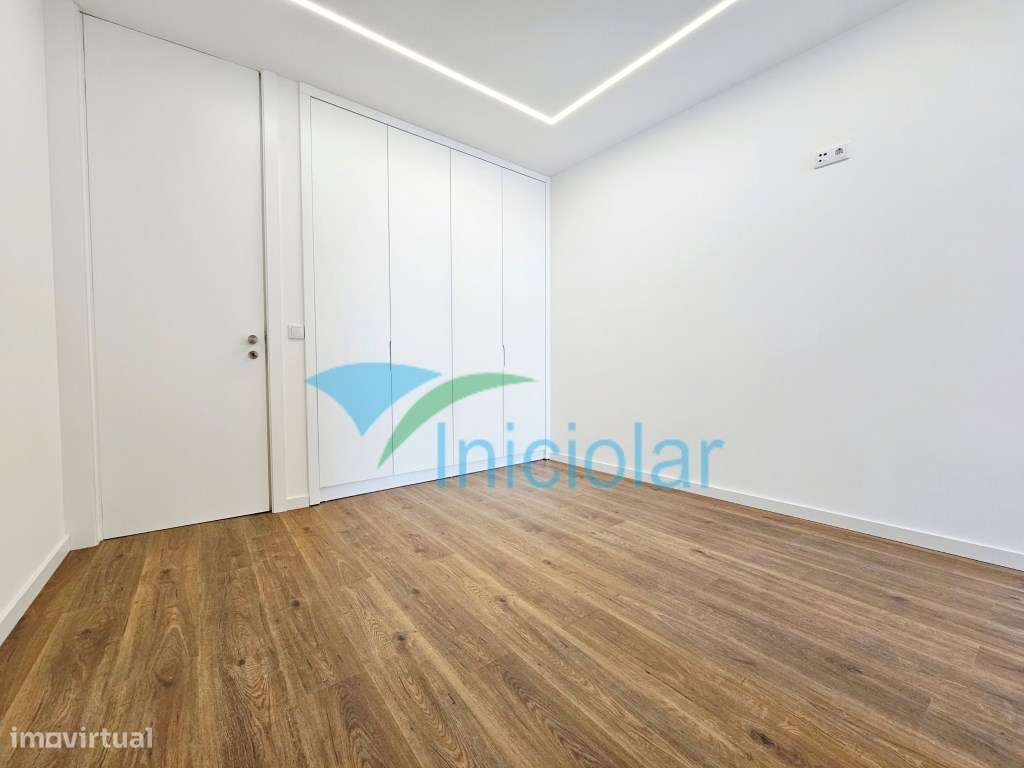 Apartamento T2 Totalmente Remodelado no Centro Histórico de Penafiel-16