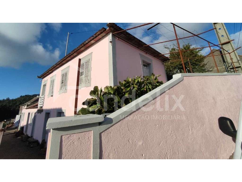 Ruina Historica Com Terreno Amplo
