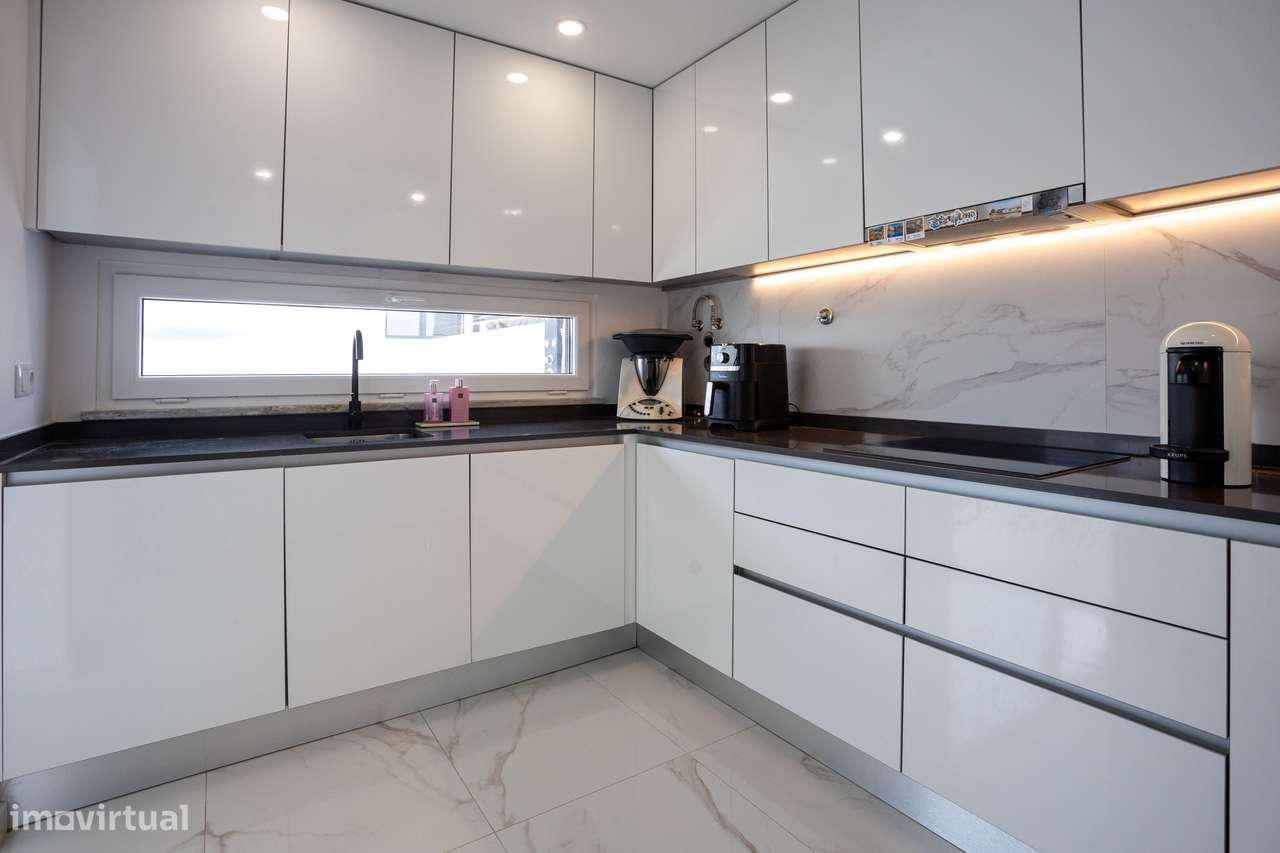 Moradia T4 Semi-Nova-9