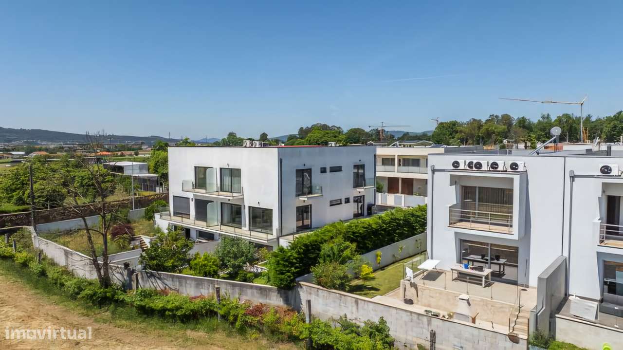 Moradia T4 com 2 Suites em Dume - Braga-39