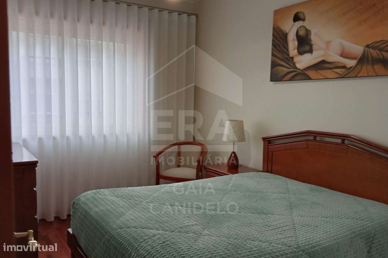 T2 com Varanda e lugar de garagem no Candal!-9