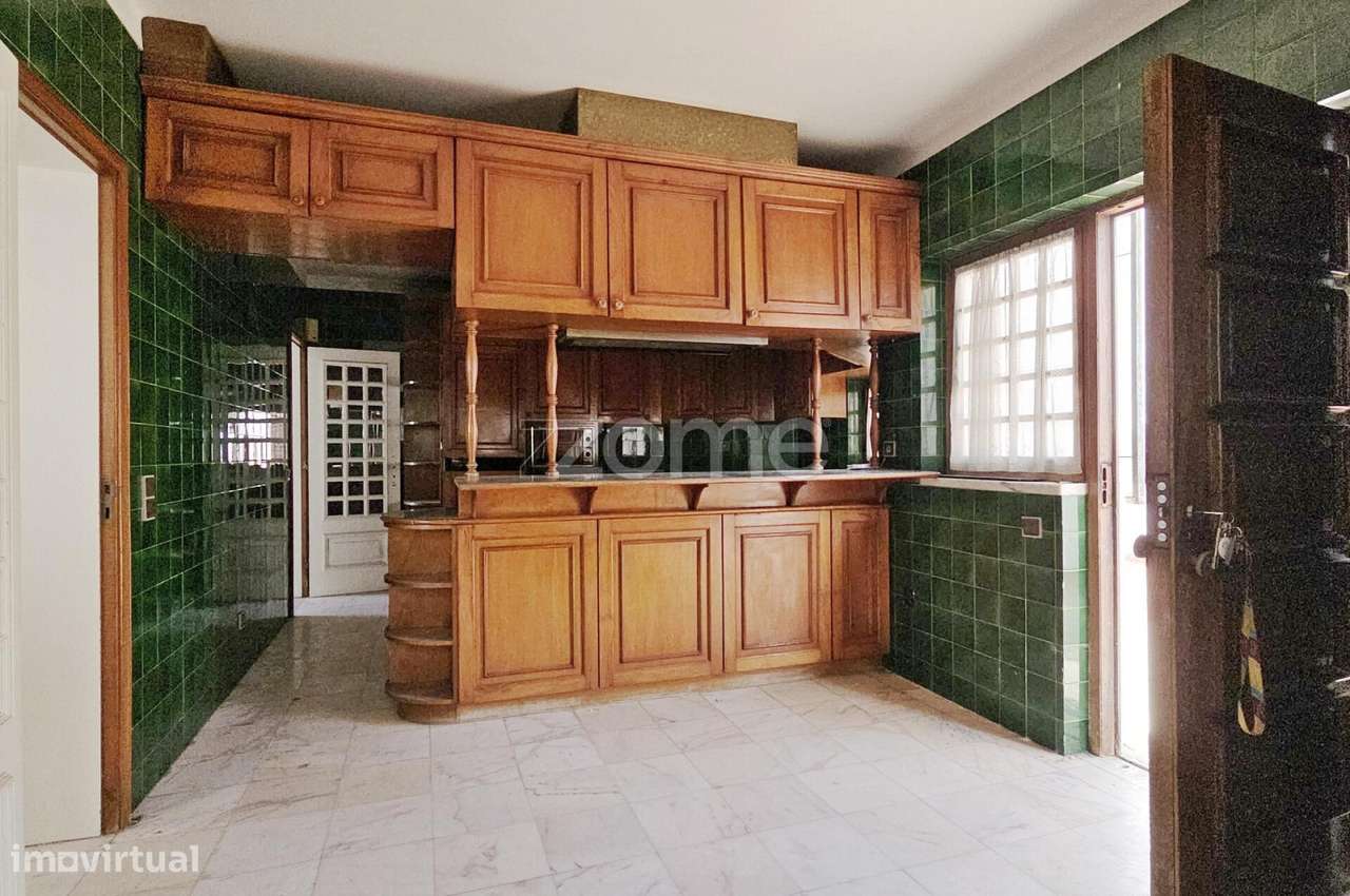 Moradia rara para Reabilitação – Vista Mar | São Pedro Estoril-26