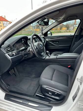 BMW Seria 5 520d xDrive - 9