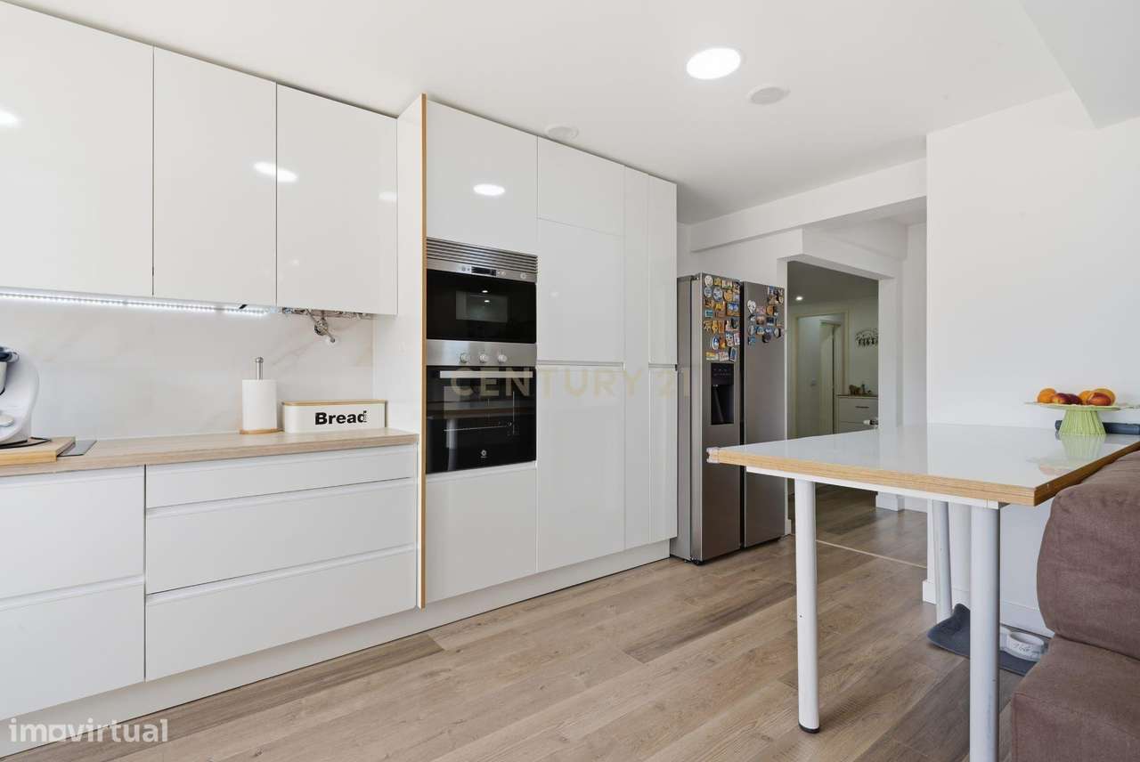 Apartamento T2 Totalmente Renovado com Estacionamento-6