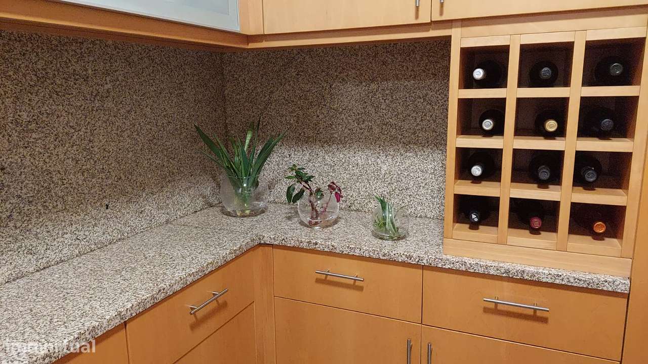 Moradia T3 + 1 com garagem, terraço e jardim no centro de Arouca - Grande imagem: 4/42