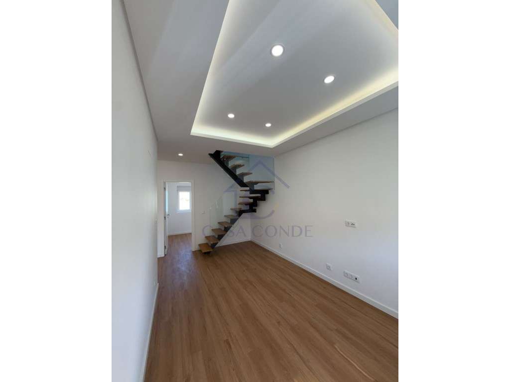Excelente Apartamento T2+1 Duplex com Suíte no Piso Superior-0