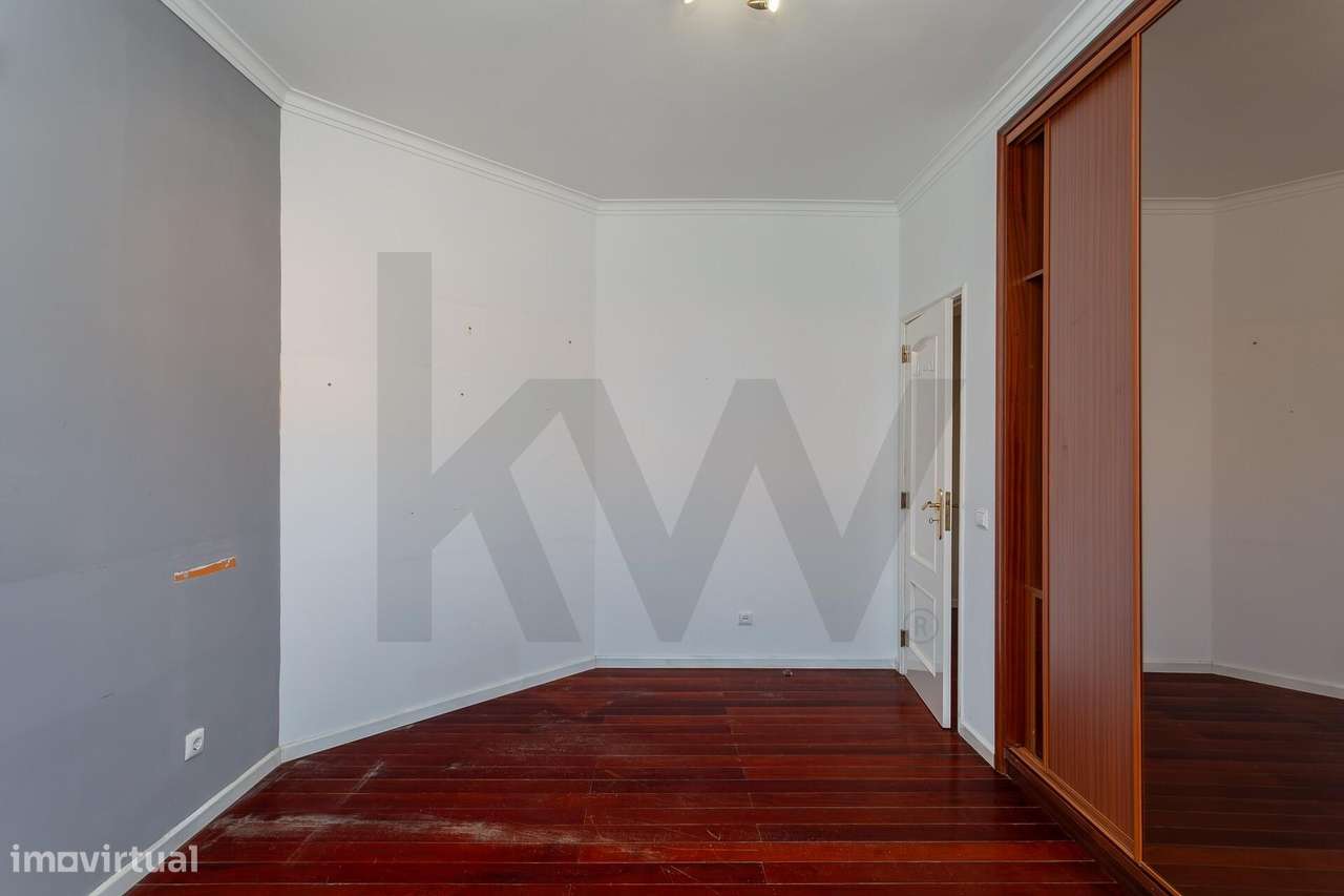 Moradia Isolada | 5 Quartos, Jardim, Garagem para 4 Carros-42