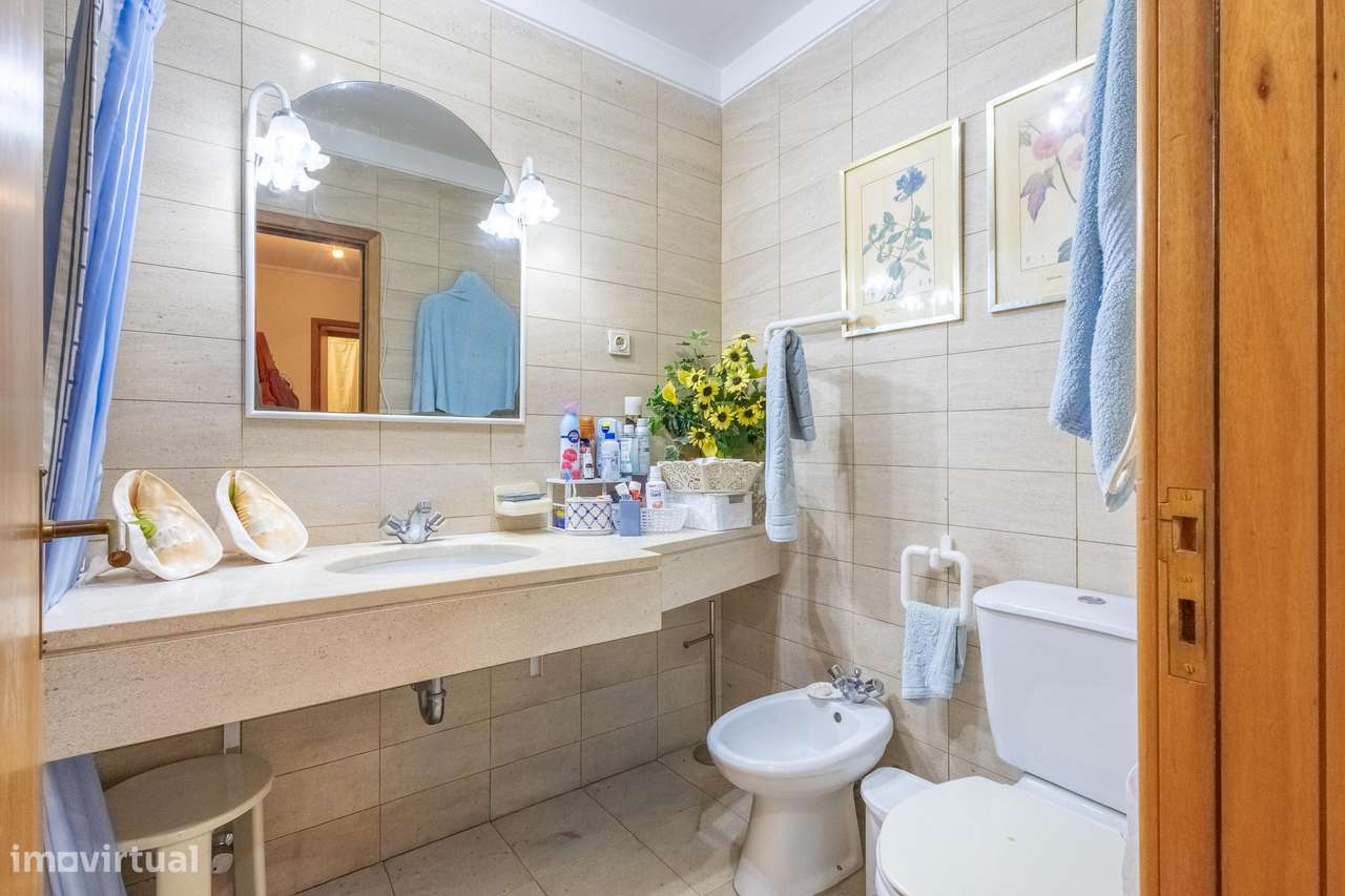 Apartamento T3, prédio com elevador e garagem!-18