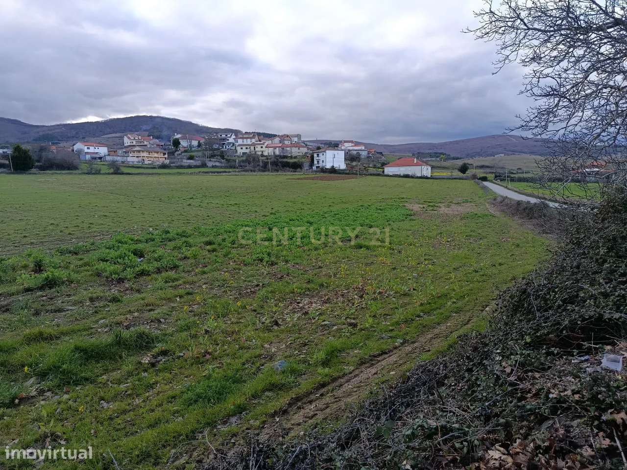 Terreno Urbano Espetacular em Rebordãos, Bragança-10