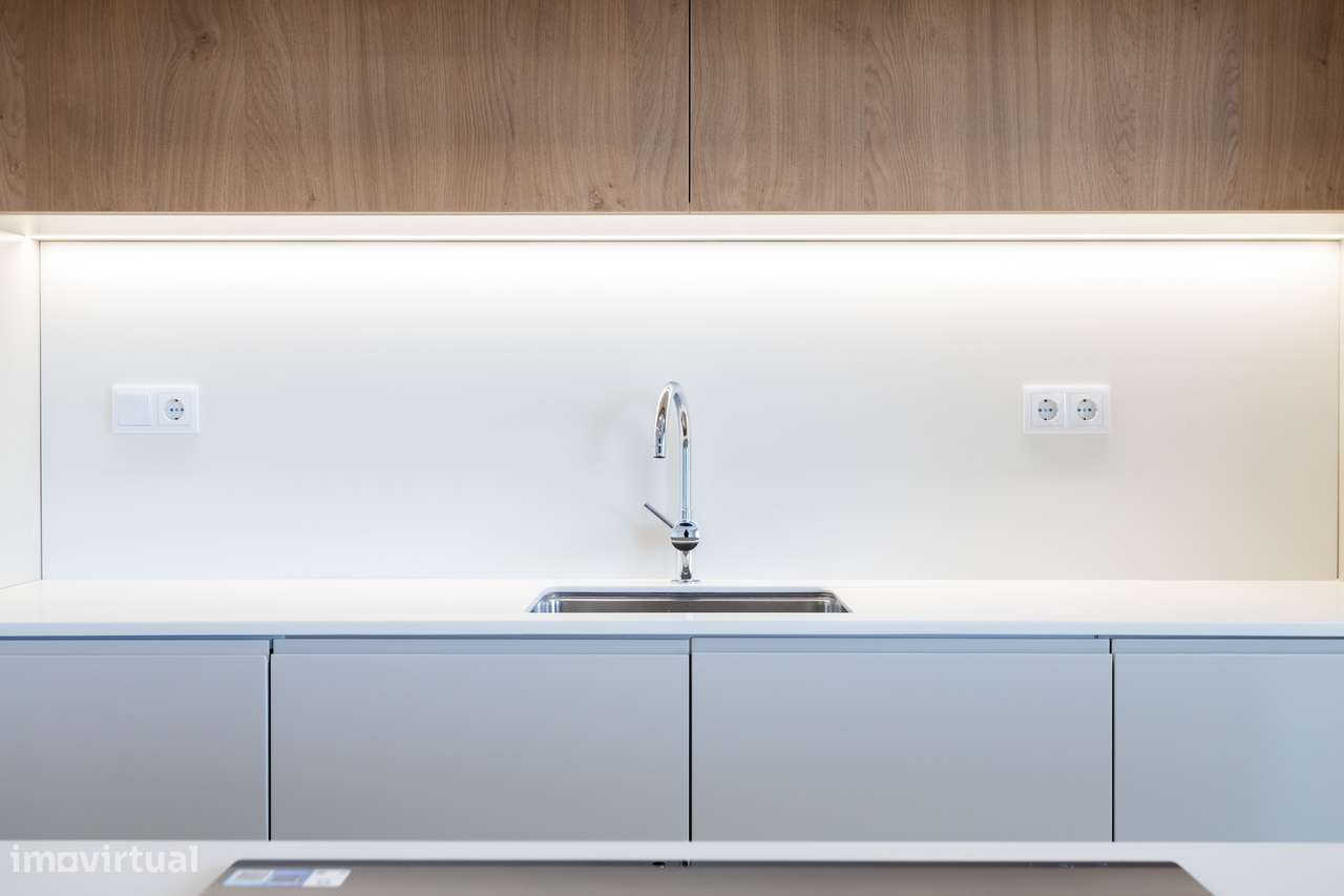 Apartamento T3 Novo a Estrear | 3 Suites | Vista Rio | Garagem Box | C-10