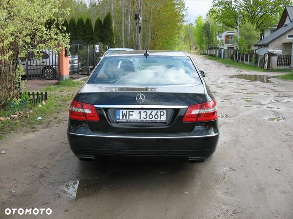 Mercedes-Benz Klasa E 250 CGI BlueEffICIENCY Avantgarde - 5