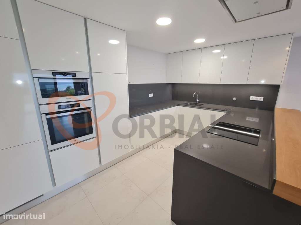 Apartamento T3 com vista mar para arrendamento ao ano em Albufeira - Grande imagem: 5/16