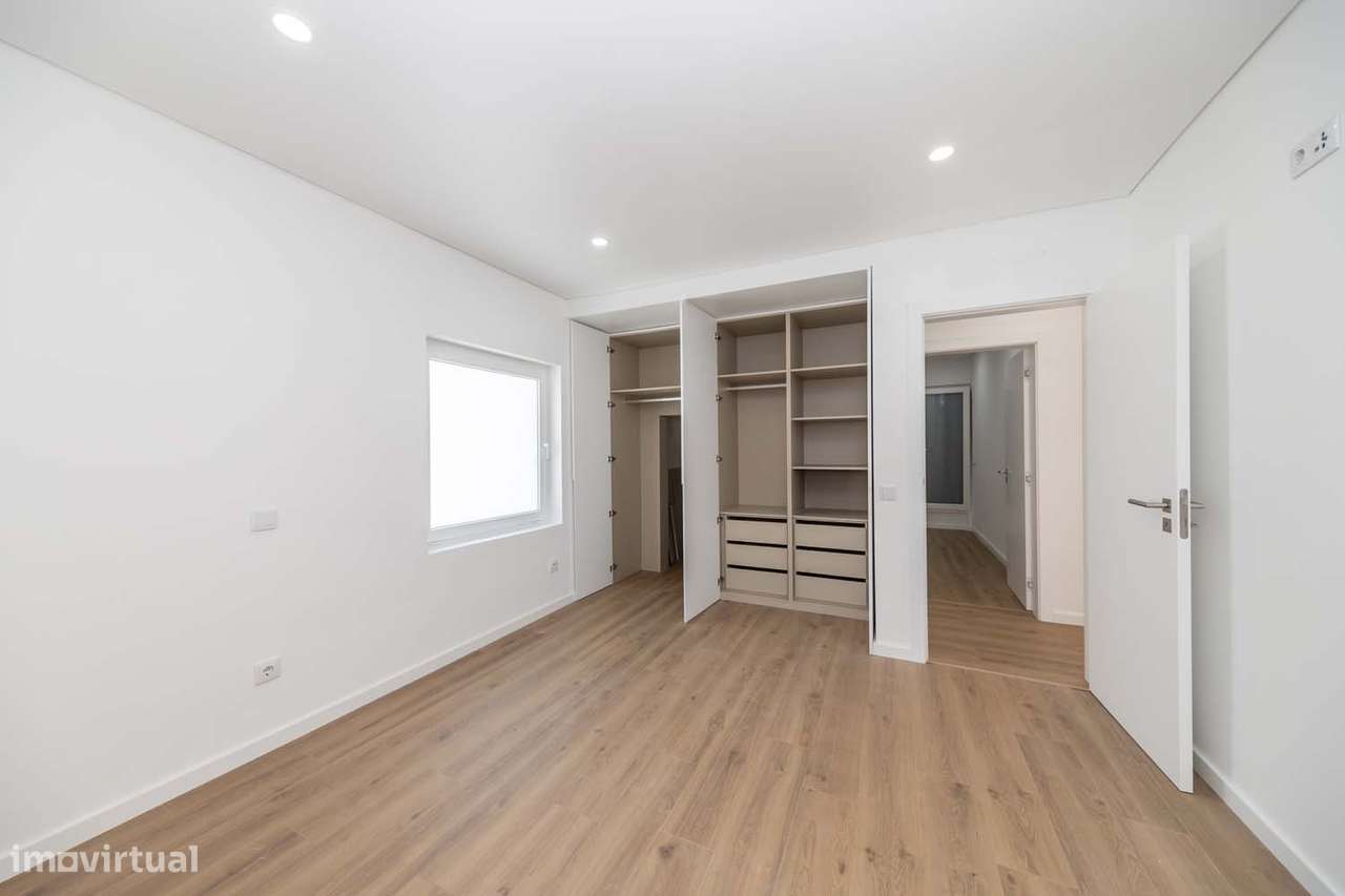 T3 NOVO – Apartamento com Espaço Exterior Único de 500 m² no Seixal-37