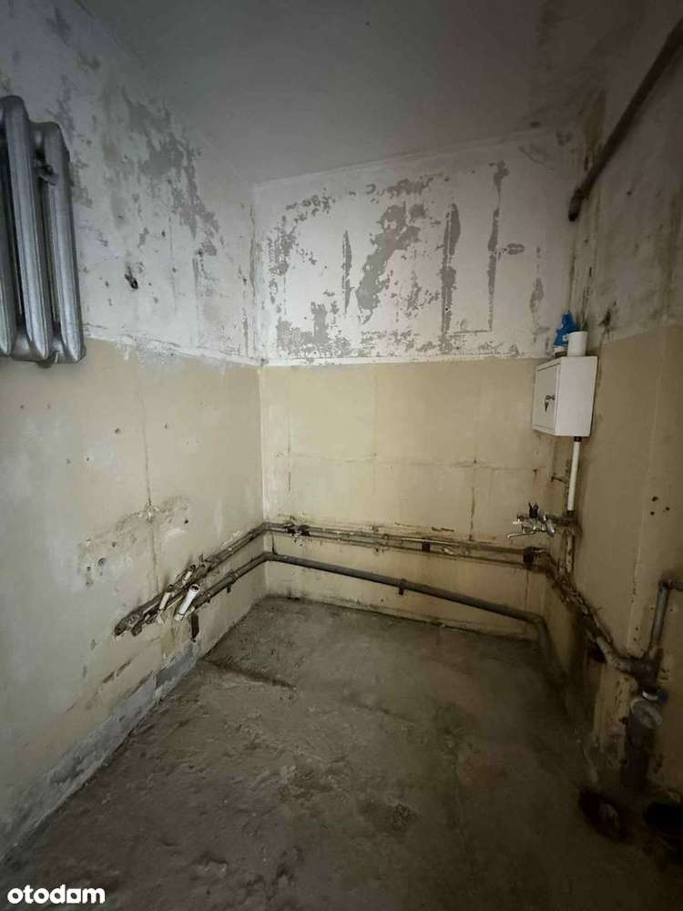 3 lub 4 pokojowe mieszkanie do remontu z balkonem, Os. Dywizjonu 303-8