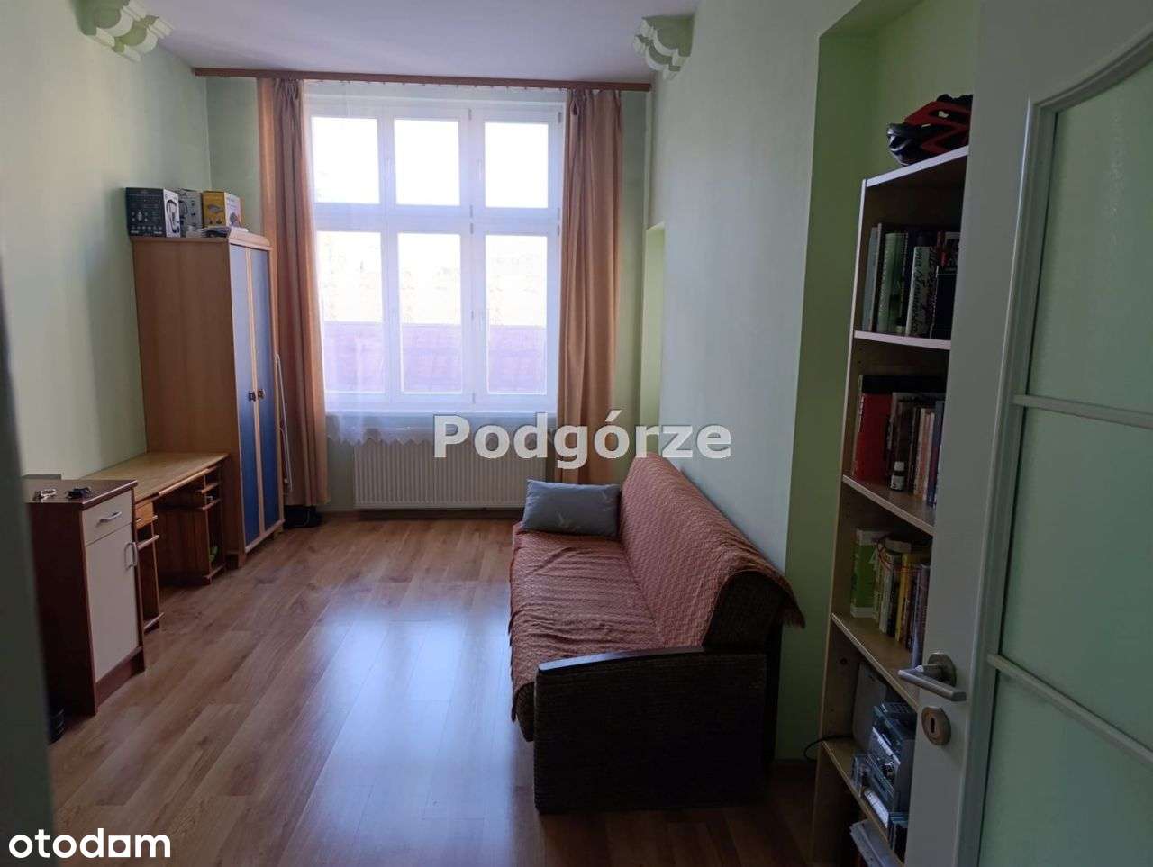 Wysokie sufity, centrum Krakowa-1