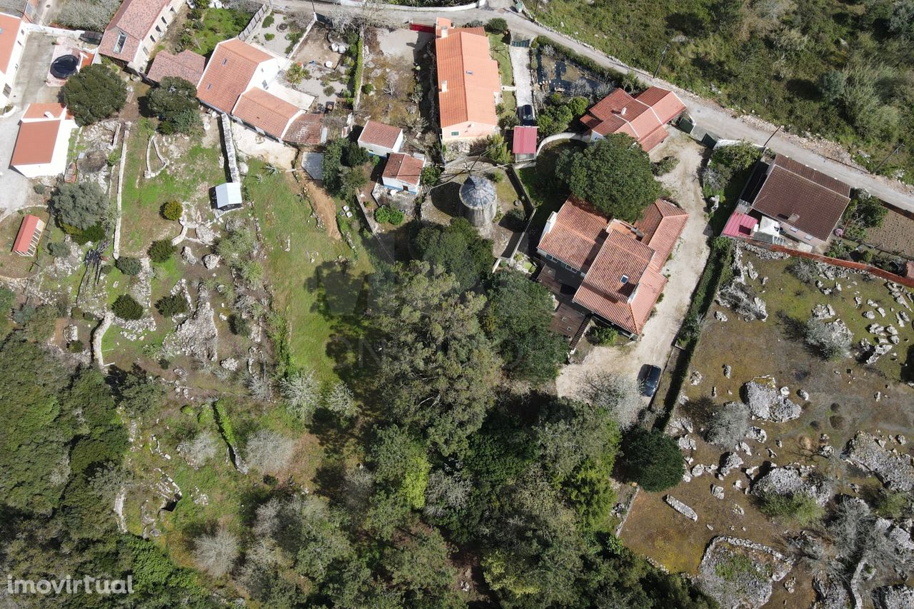 Duas Moradias em Reguengo Grande Lourinhã