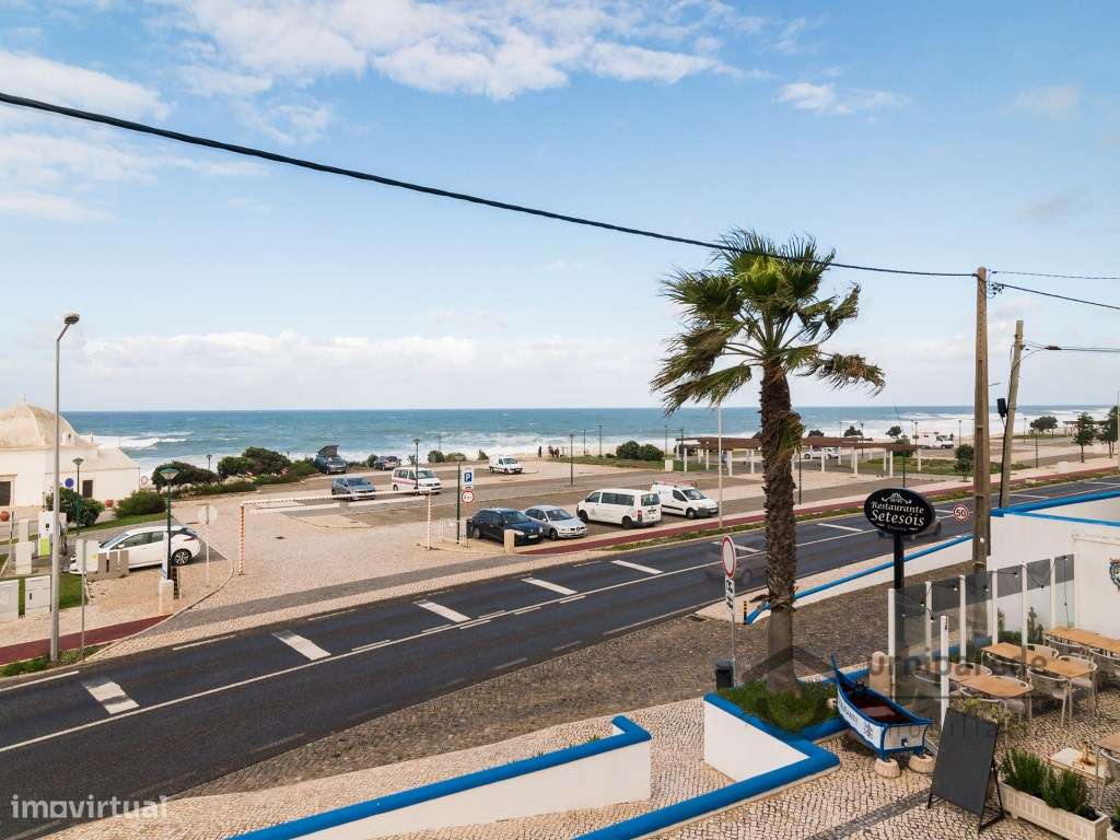 Moradia V4 em condomínio fechado no centro da Ericeira, com garagem.-40