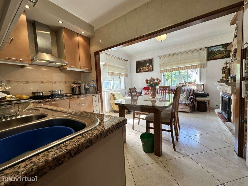 Moradia T3 com logradouro e anexo - Bairro do Espertim, Covilhã-11