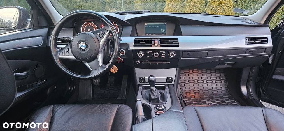 BMW Seria 5 525d - 13