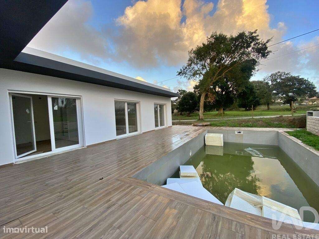 Casa / Villa T3 em Caldas da Rainha - Nossa Senhora do Pópulo, Coto e - Grande imagem: 2/26