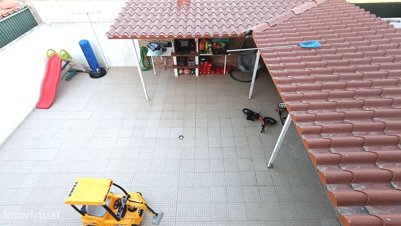 Moradia T3 em banda | 2 pisos e quintal, estimada | área  de 214m2-31