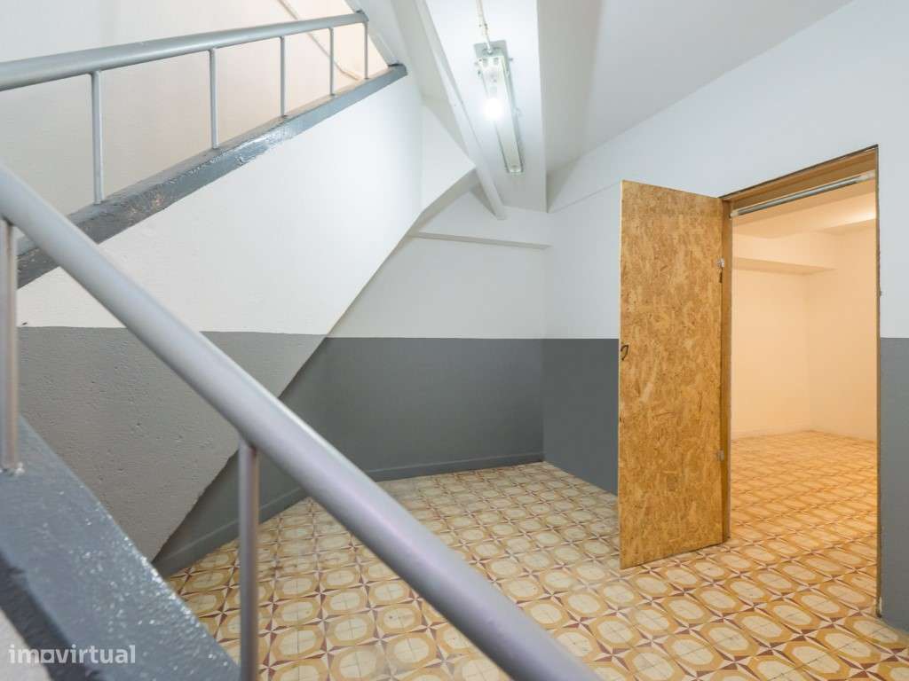 Loja para Investimento ou Comércio - Falagueira, Amadora-16