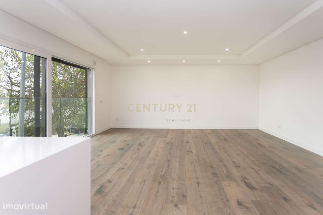 Dois Apartamentos Modernos (T3 + T2) na Qta. do Desembargador – Feijó-23