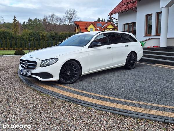 Mercedes-Benz Klasa E 220 d 4Matic T 9G-TRONIC Avantgarde - 10