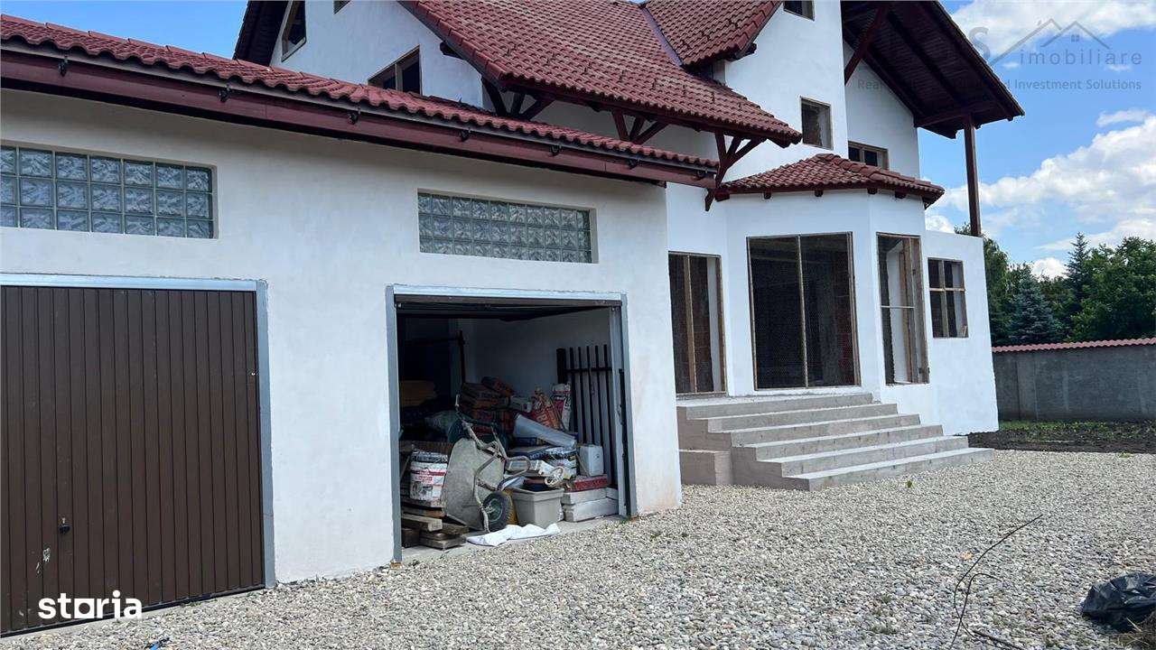 Vila la rosu intr o zona rezidentiala exclusivista Halchiu - Imagine principală: 5/20