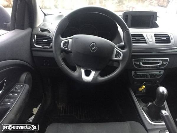 Renault Megane III sport tourer 1.5 dci de 2011 para peças - 4