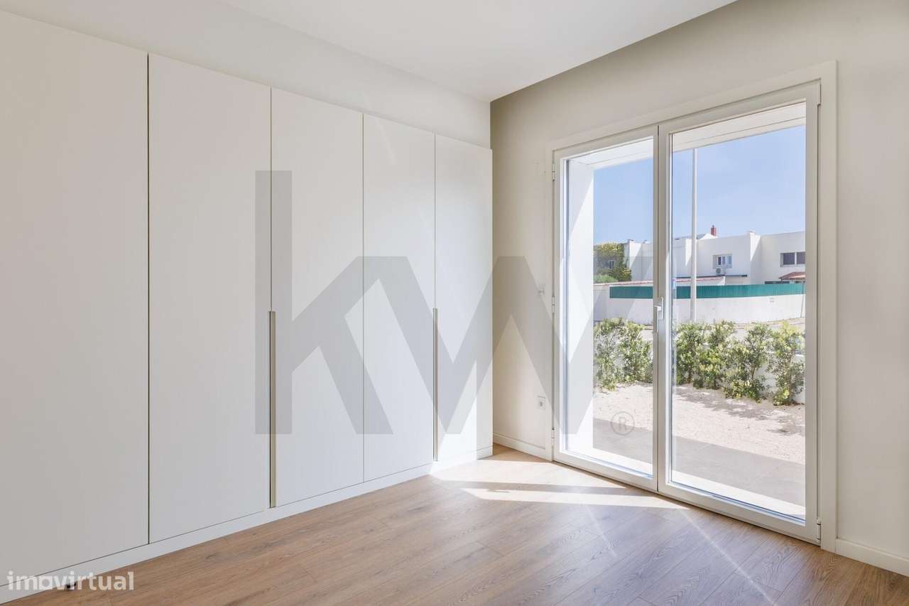 Entre serra e mar | Duplex T4 com terraços | Praia das Maçãs-28