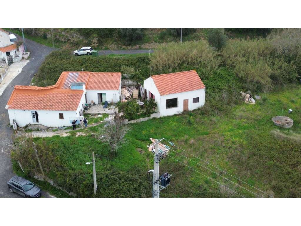 Moradia T3 com garagem e terreno 4120m2-58