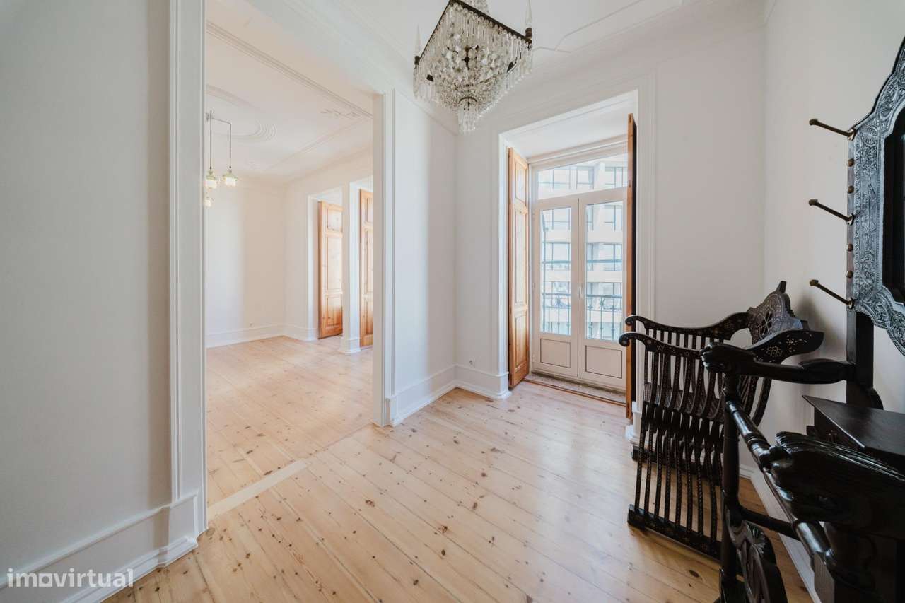 Apartamento T3 renovado junto à Avenida da Liberdade-23