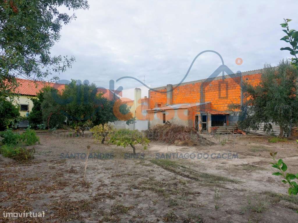 Oportunidade Única: Moradia T2 com Quintal de 415m² em Ermidas-Sado-11