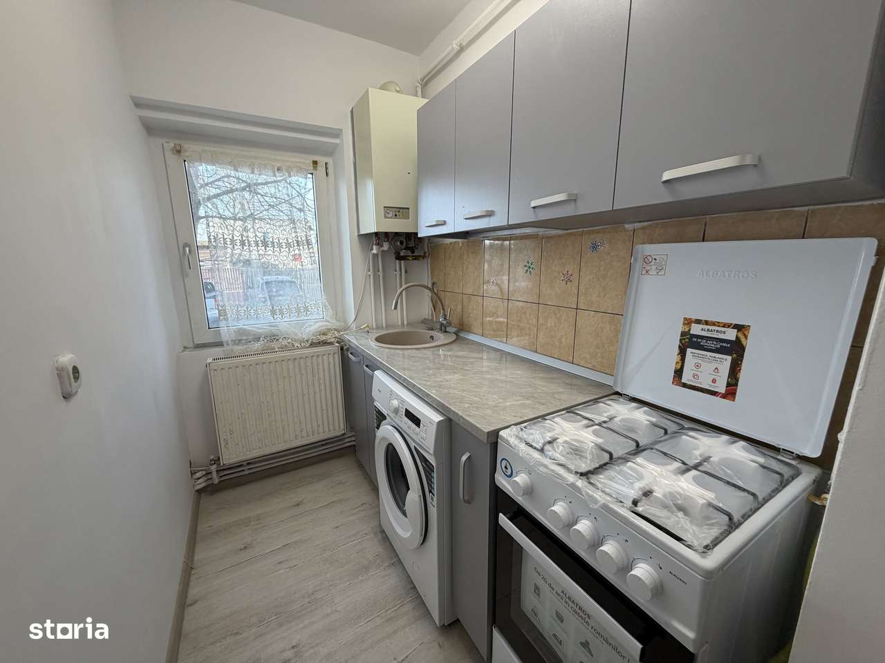 Garsoniera Mioveni, M-uri, parter, Mobilata si Utilata, renovata - Imagine principală: 5/6