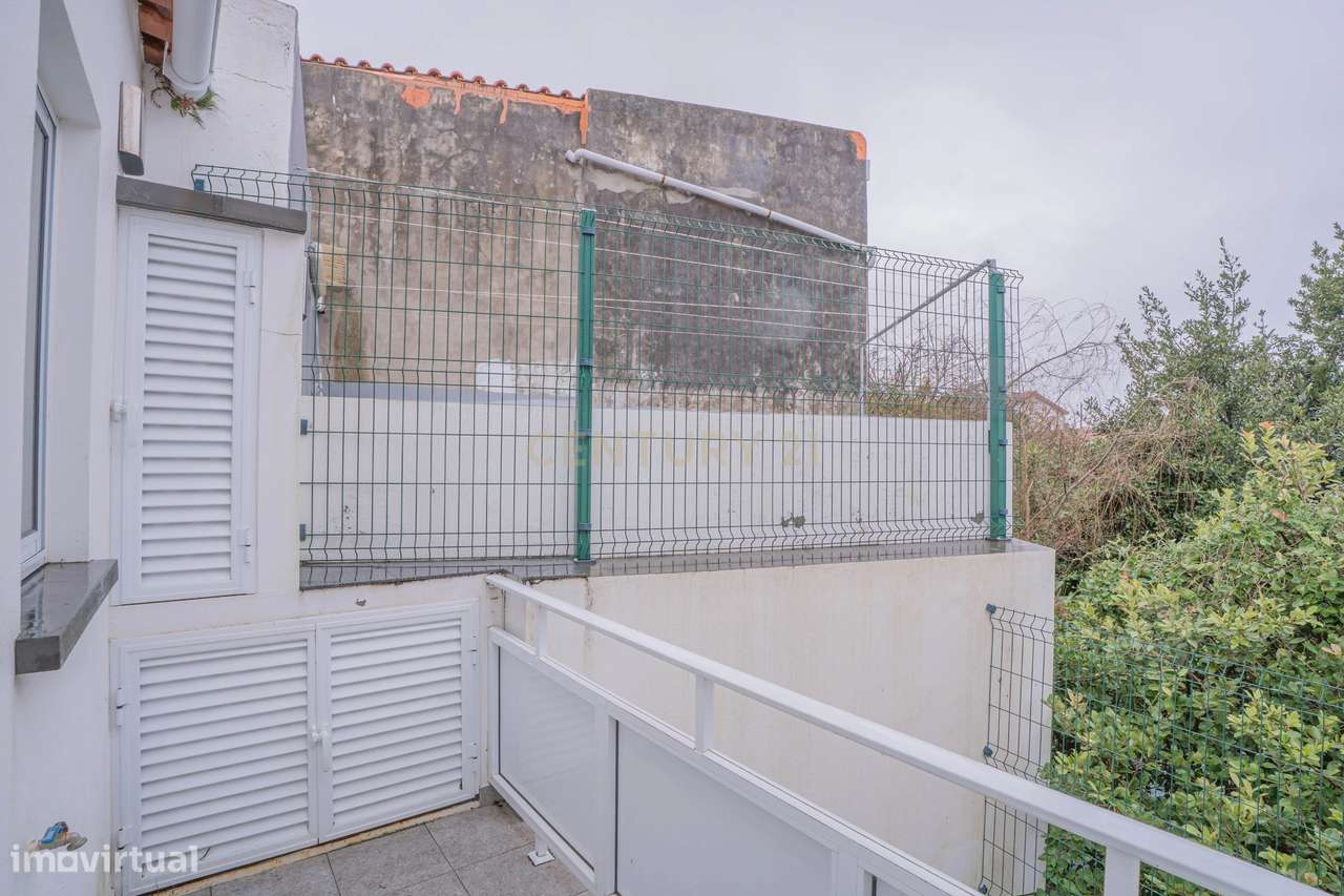 Oportunidade Única: T3 + T2 com Excelente Potencial-10