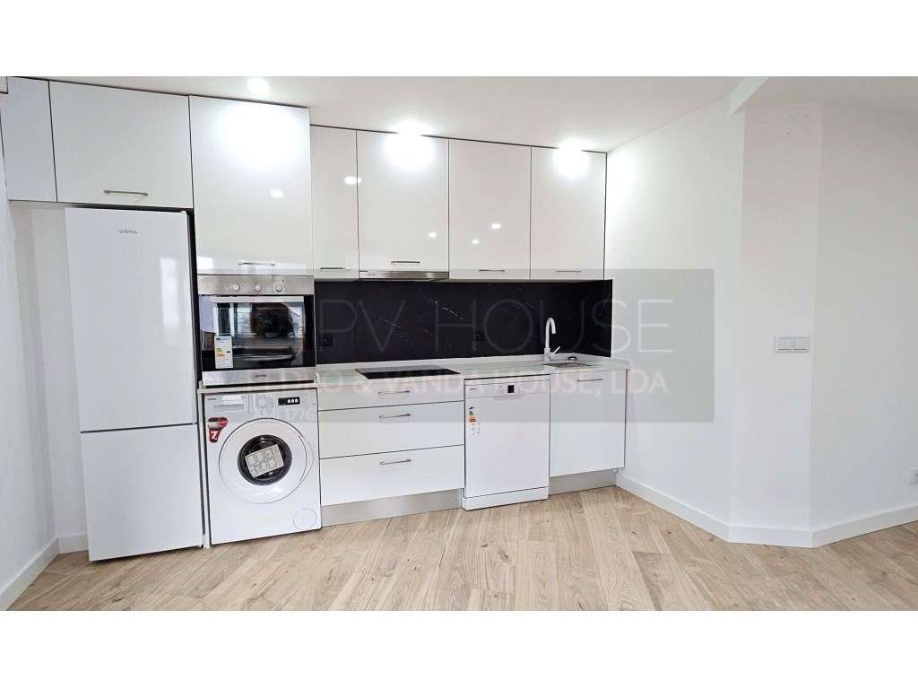 Apartamento T2+1 em Odivelas | Totalmente Remodelado-0