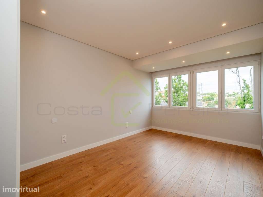 Apartamento T2 como Novo, à entrada de Lisboa.-16