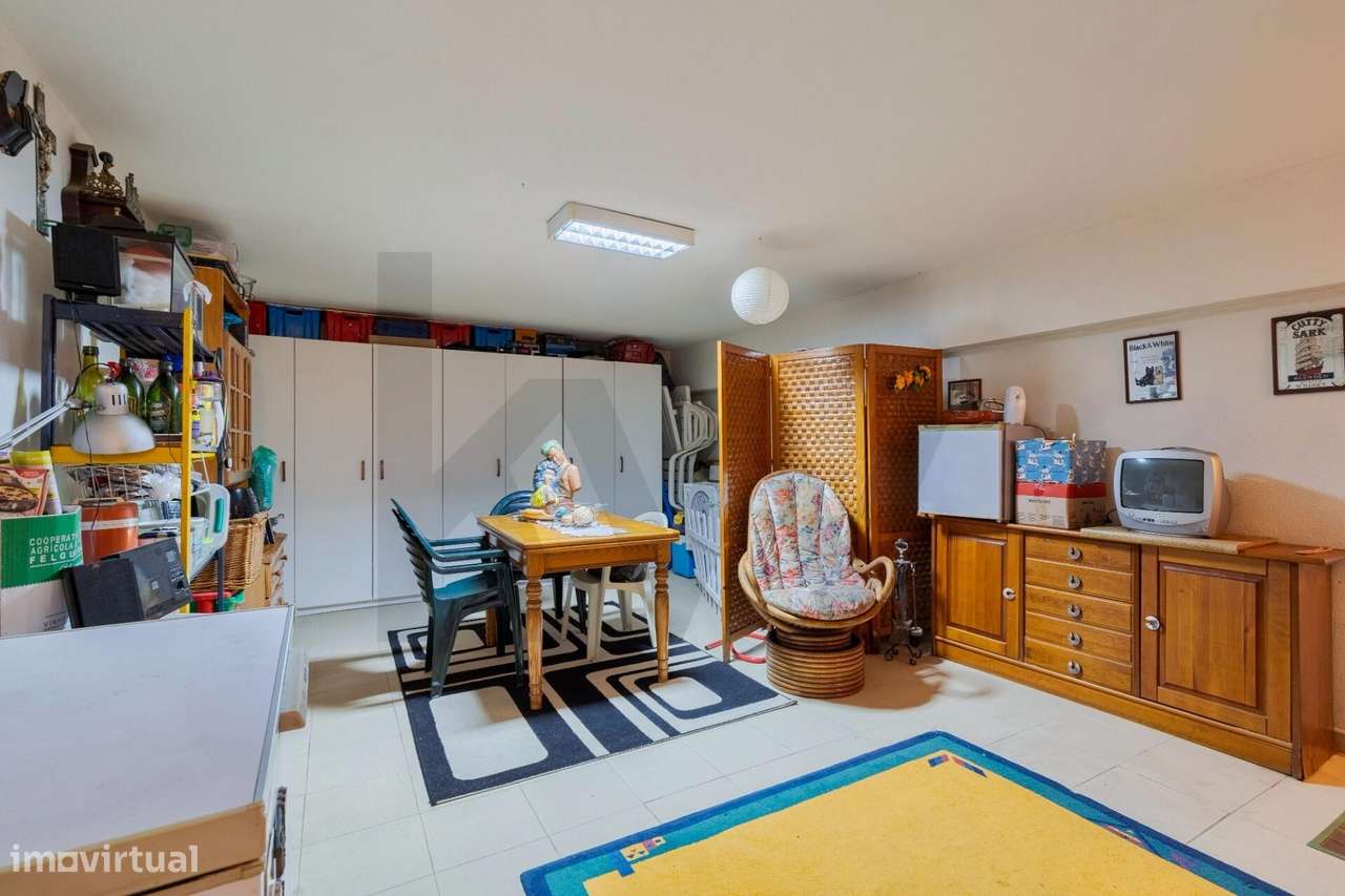 Moradia T3+2 com Piscina e Cave Independente — Quinta do Conde-26