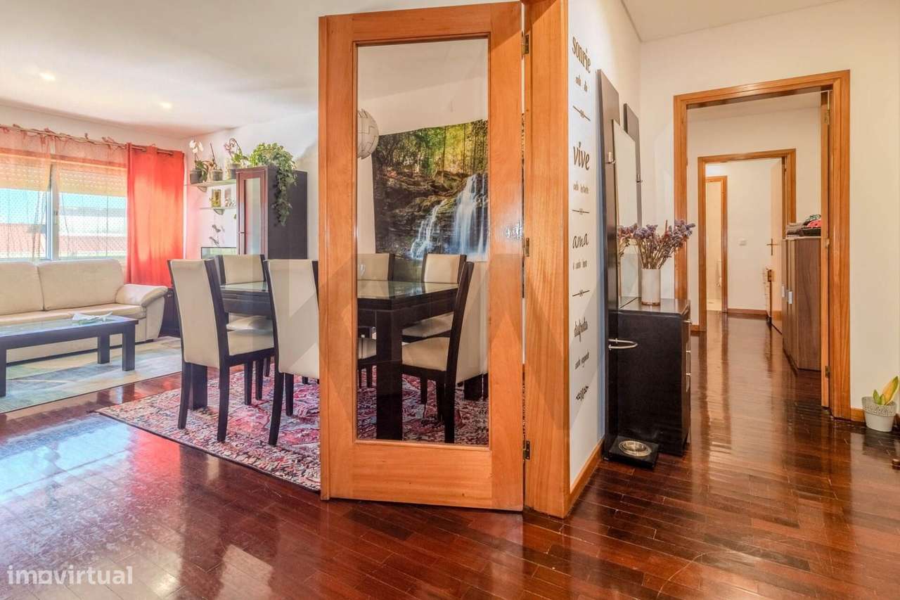 Apartamento T2 ao  centro de Rio Tinto, junto ao Metro, com garagem, e-5