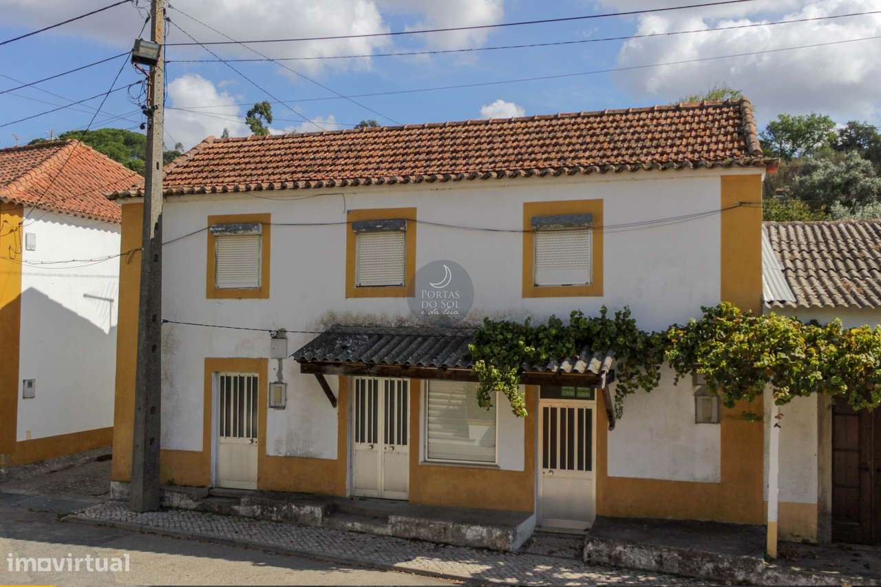 Moradia c/ Habitação, Comércio e Terraço na Aldeia - Grande imagem: 2/10
