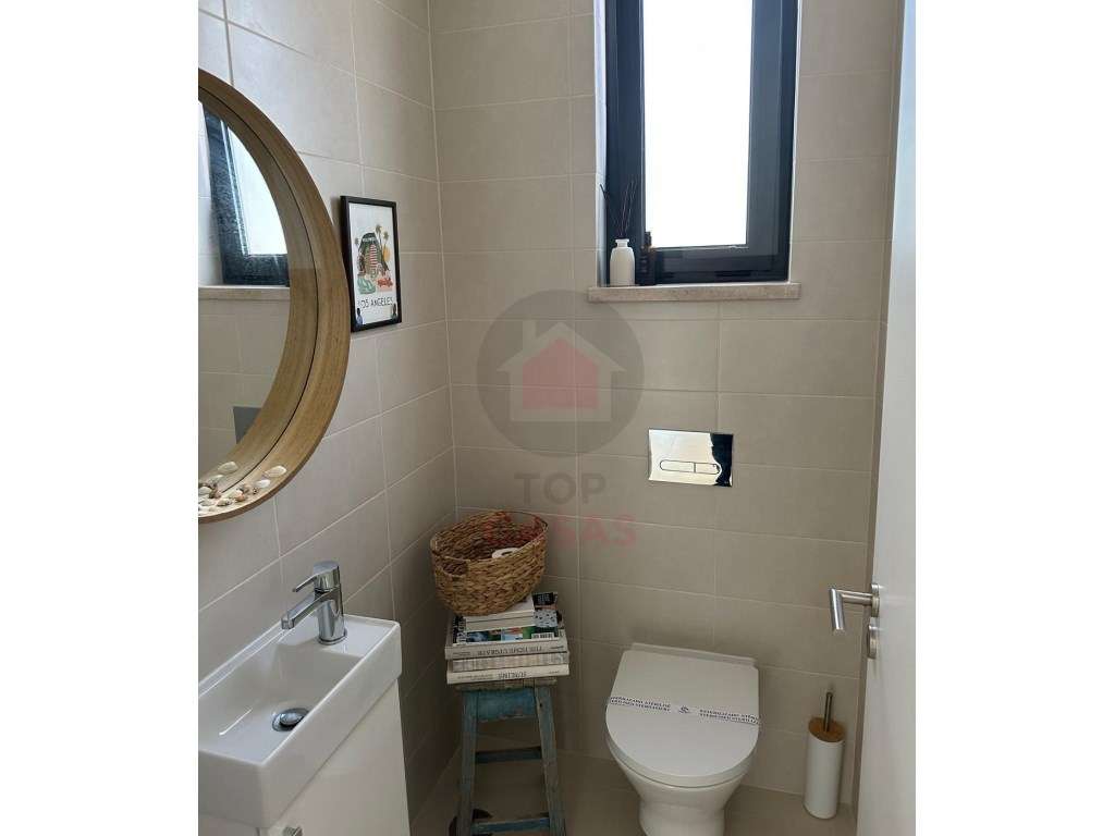 Moradia Contemporânea com Jardim e Piscina em Salir do Porto-13