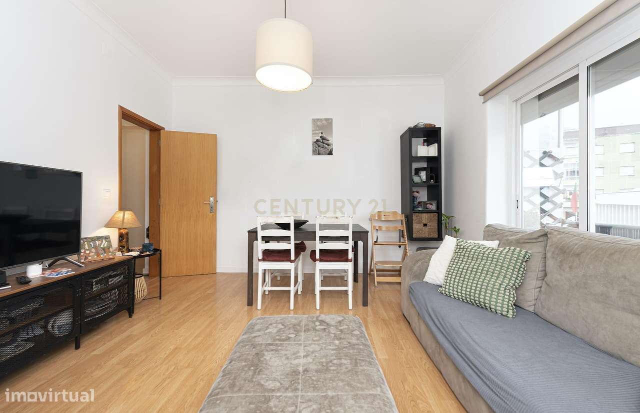 Apartamento de 4 assoalhadas no Largo do Mercado em Queluz - Grande imagem: 2/28