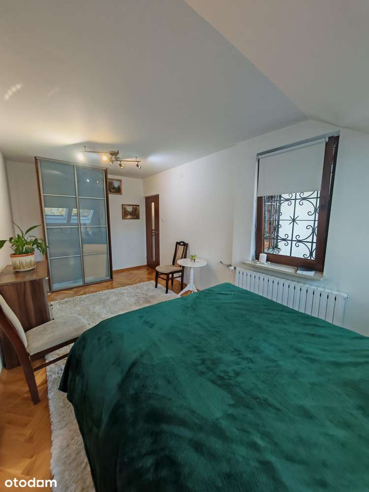 Dom w centrum Łomianek z pięknym ogrodem-10