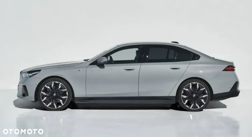 BMW Seria 5 520i mHEV - 3